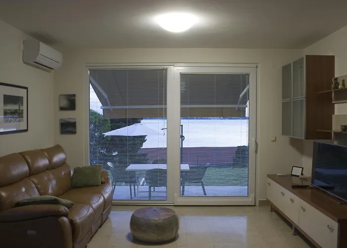 Tim アパート ポルトローシュ